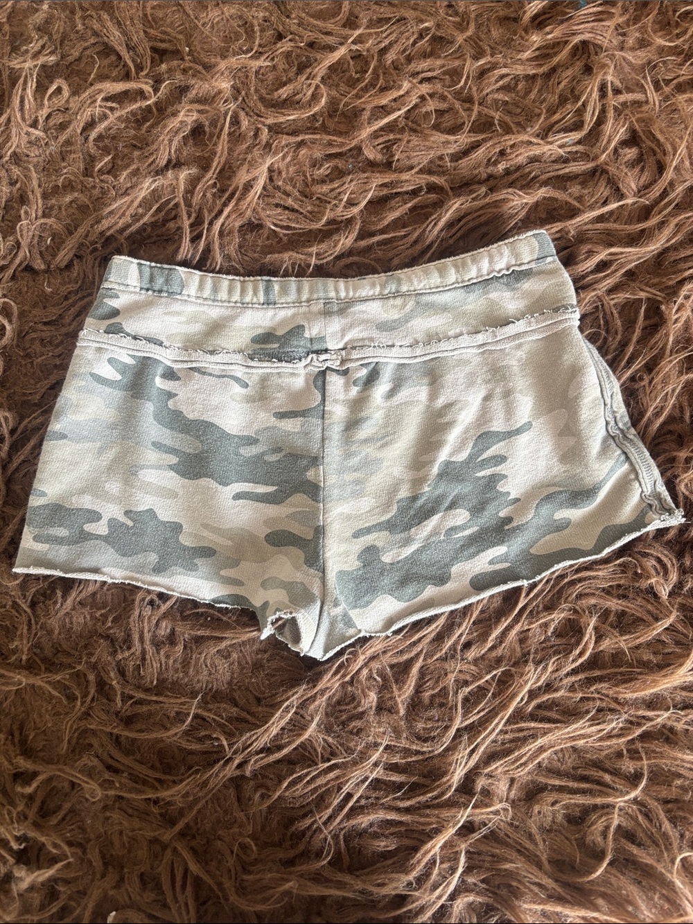 Mossimo Supply Co. Camo Cut-off Shorts. XS. - Picture 4 of 4